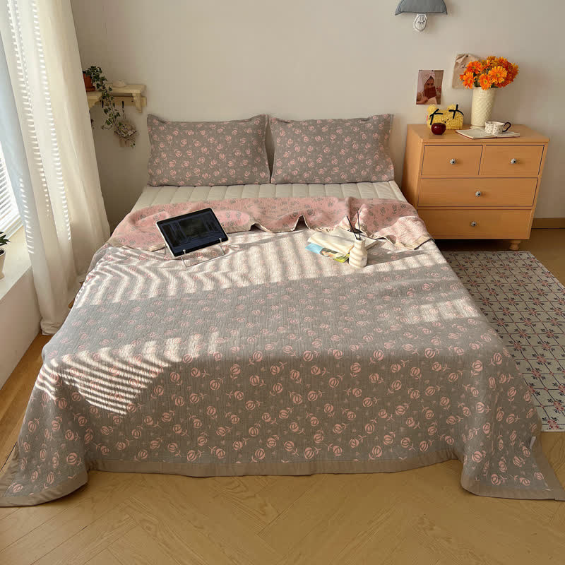 Couette réversible en gaze de coton à motif rose