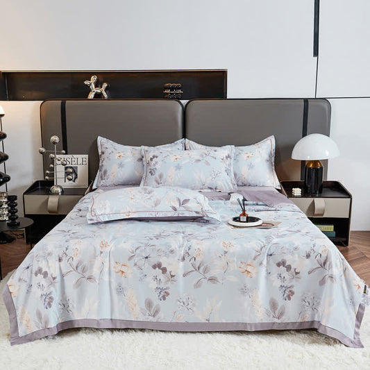 Couette d'été douce avec des fleurs et des feuilles pastorales