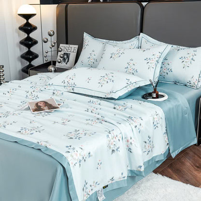 Couette d'été douce et rustique bleue à motif floral
