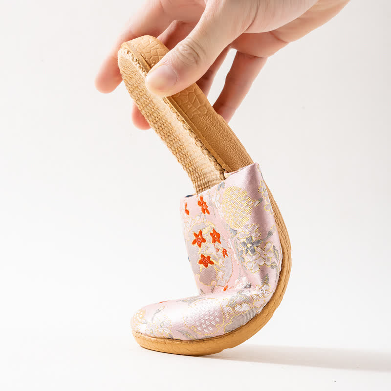 Chaussons antidérapants avec broderie florale