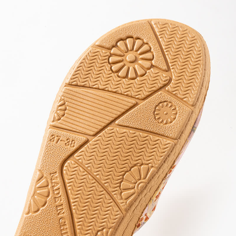 Chaussons antidérapants avec broderie florale