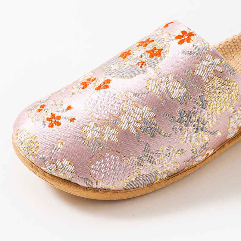 Chaussons antidérapants avec broderie florale