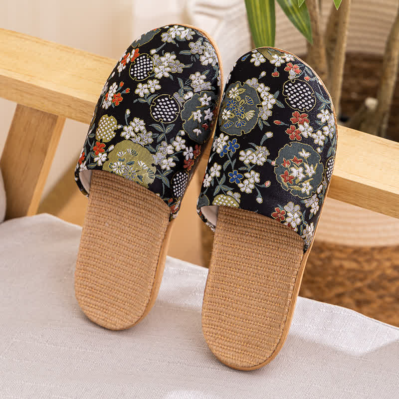 Chaussons antidérapants avec broderie florale