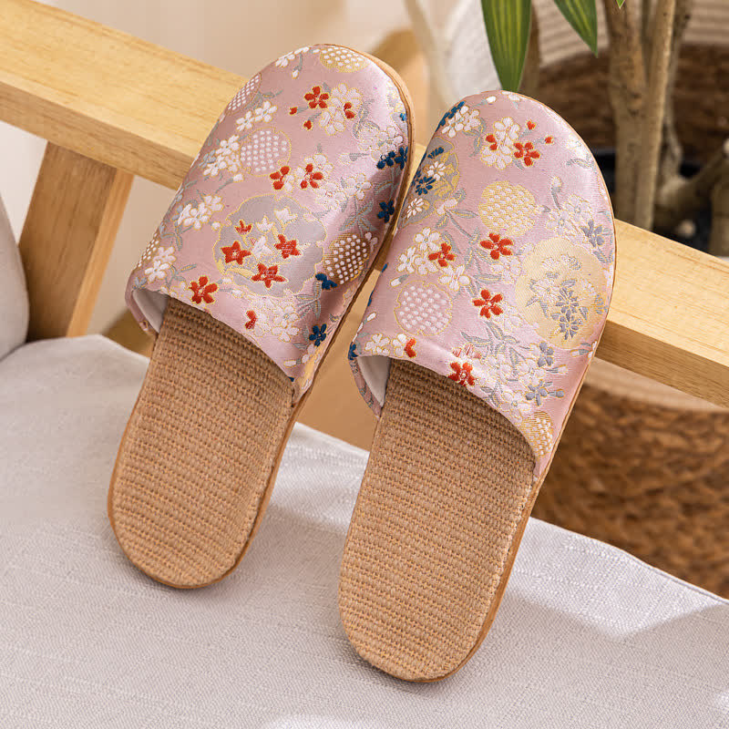 Chaussons antidérapants avec broderie florale