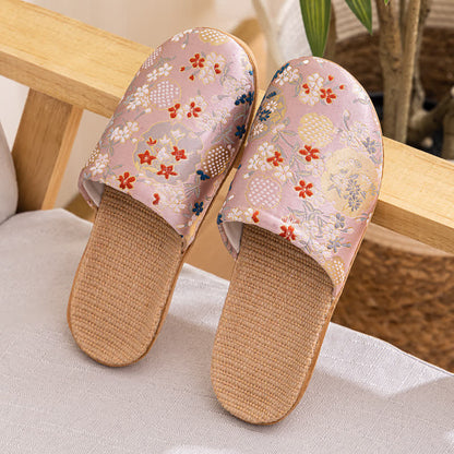 Chaussons antidérapants avec broderie florale