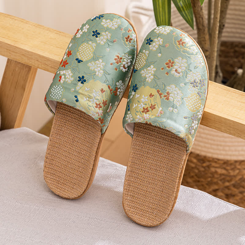 Chaussons antidérapants avec broderie florale