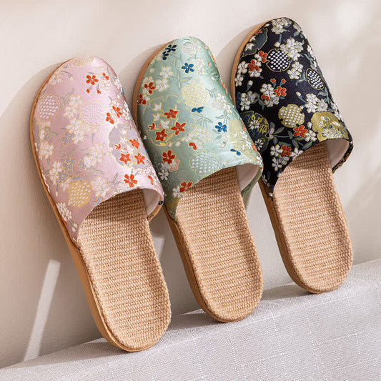 Chaussons antidérapants avec broderie florale