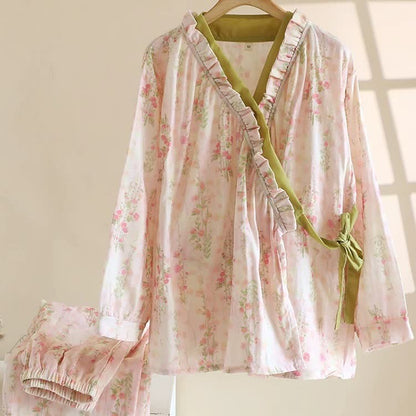 Ensemble de vêtements d'intérieur en gaze de coton avec imprimé rose et devant asymétrique
