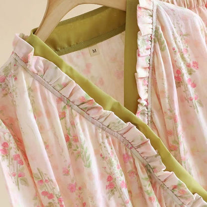 Ensemble de vêtements d'intérieur en gaze de coton avec imprimé rose et devant asymétrique
