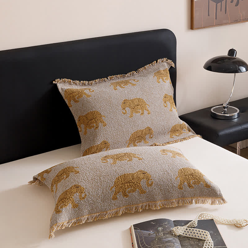 Couette en gaze de coton à quatre couches avec pompons et motif éléphant