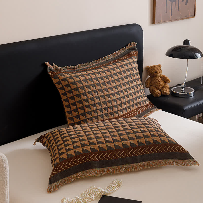Couette en gaze de coton à quatre couches avec pompons et motif géométrique