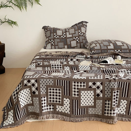 Couette en gaze de coton à quatre couches avec pompons et motif à pois à carreaux