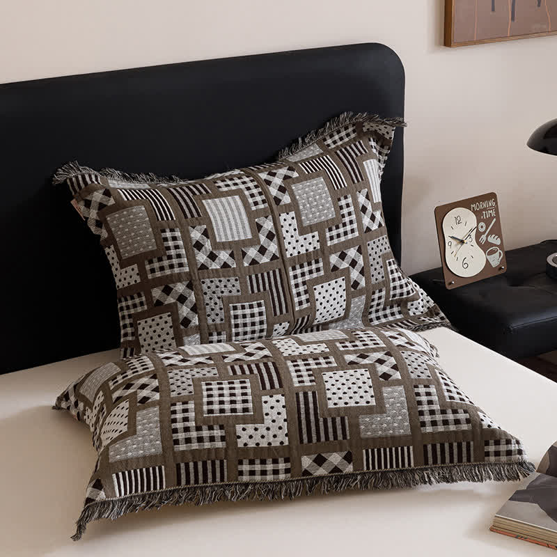 Couette en gaze de coton à quatre couches avec pompons et motif à pois à carreaux