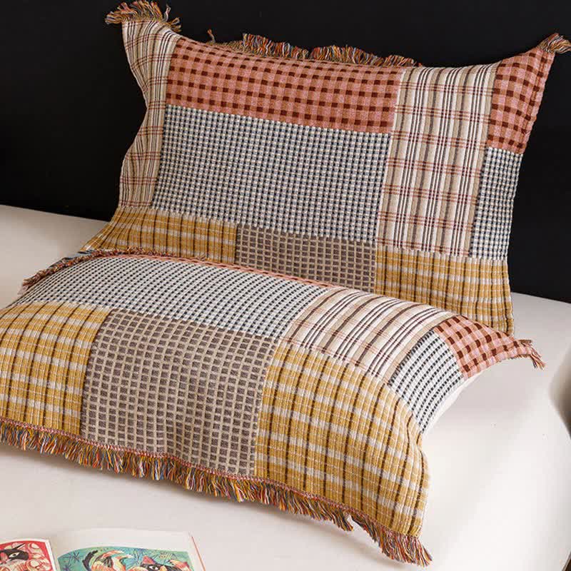 Couette en gaze de coton à quatre couches avec pompons et motif à carreaux