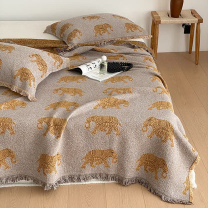 Couette en gaze de coton à quatre couches avec pompons et motif éléphant
