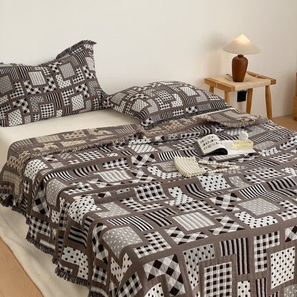 Couette en gaze de coton à quatre couches avec pompons et motif à pois à carreaux