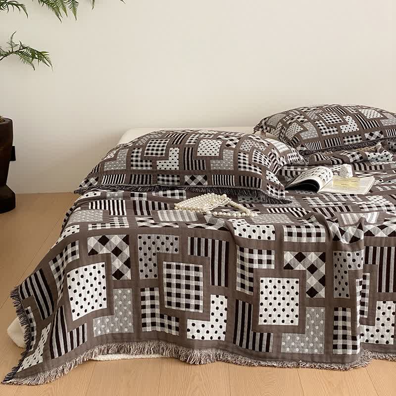 Couette en gaze de coton à quatre couches avec pompons et motif à pois à carreaux