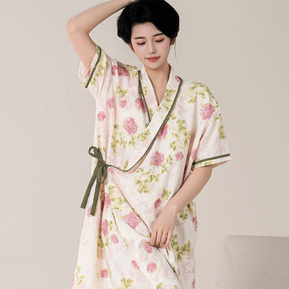Chemise de nuit rembourrée de style campagnard avec motif floral, manches courtes et poche