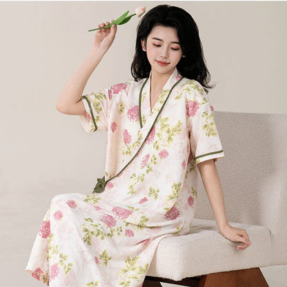 Chemise de nuit rembourrée de style campagnard avec motif floral, manches courtes et poche