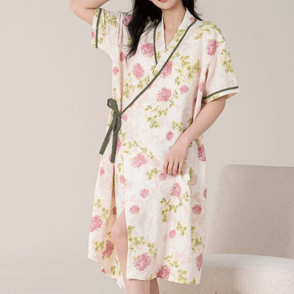 Chemise de nuit rembourrée de style campagnard avec motif floral, manches courtes et poche