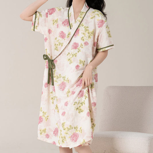 Chemise de nuit rembourrée de style campagnard avec motif floral, manches courtes et poche