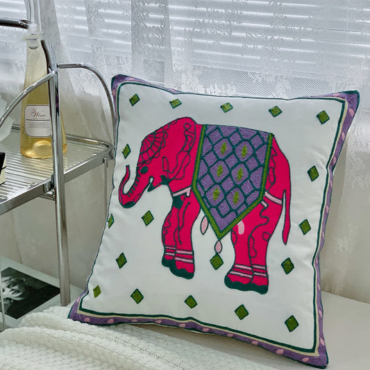 Housse de coussin avec broderie éléphant de style ethnique