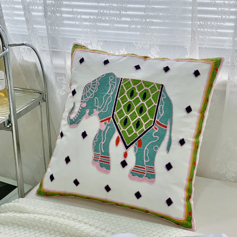 Housse de coussin avec broderie éléphant de style ethnique