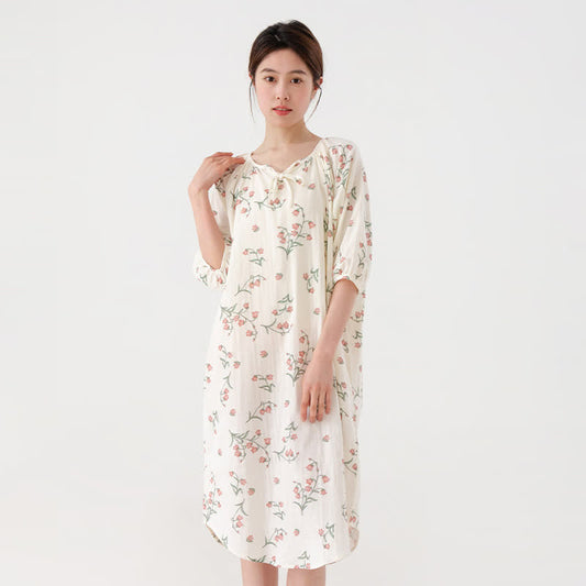 Chemise de nuit ample en gaze de pur coton à motif floral et manches aux coudes