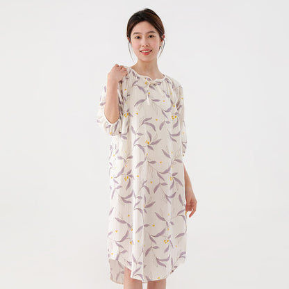 Chemise de nuit ample en gaze de coton à imprimé feuilles et manches aux coudes