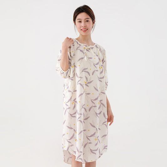 Chemise de nuit ample en gaze de coton à imprimé feuilles et manches aux coudes