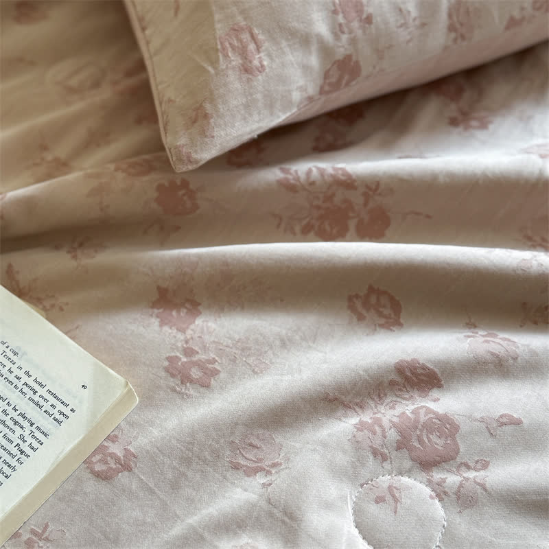 Élégante couette d'été en coton jacquard teint en fil, aspect rose