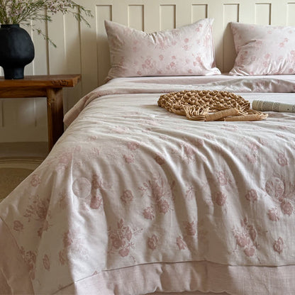 Élégante couette d'été en coton jacquard teint en fil, aspect rose