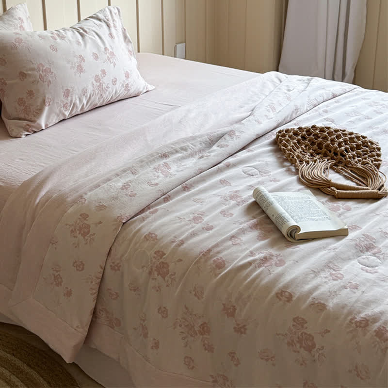 Élégante couette d'été en coton jacquard teint en fil, aspect rose