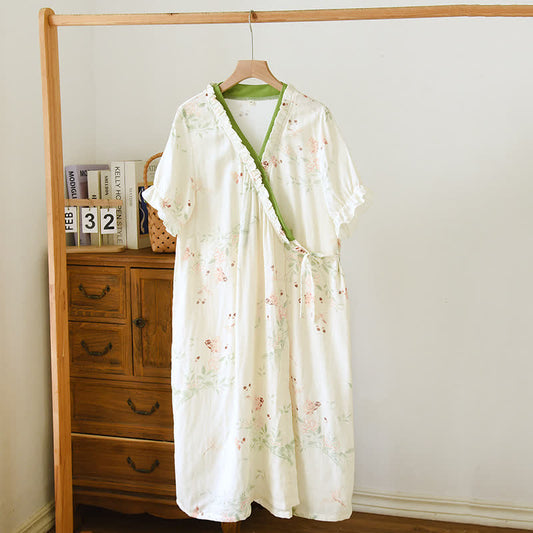 Chemise de nuit à imprimé floral, manches courtes et devant croisé