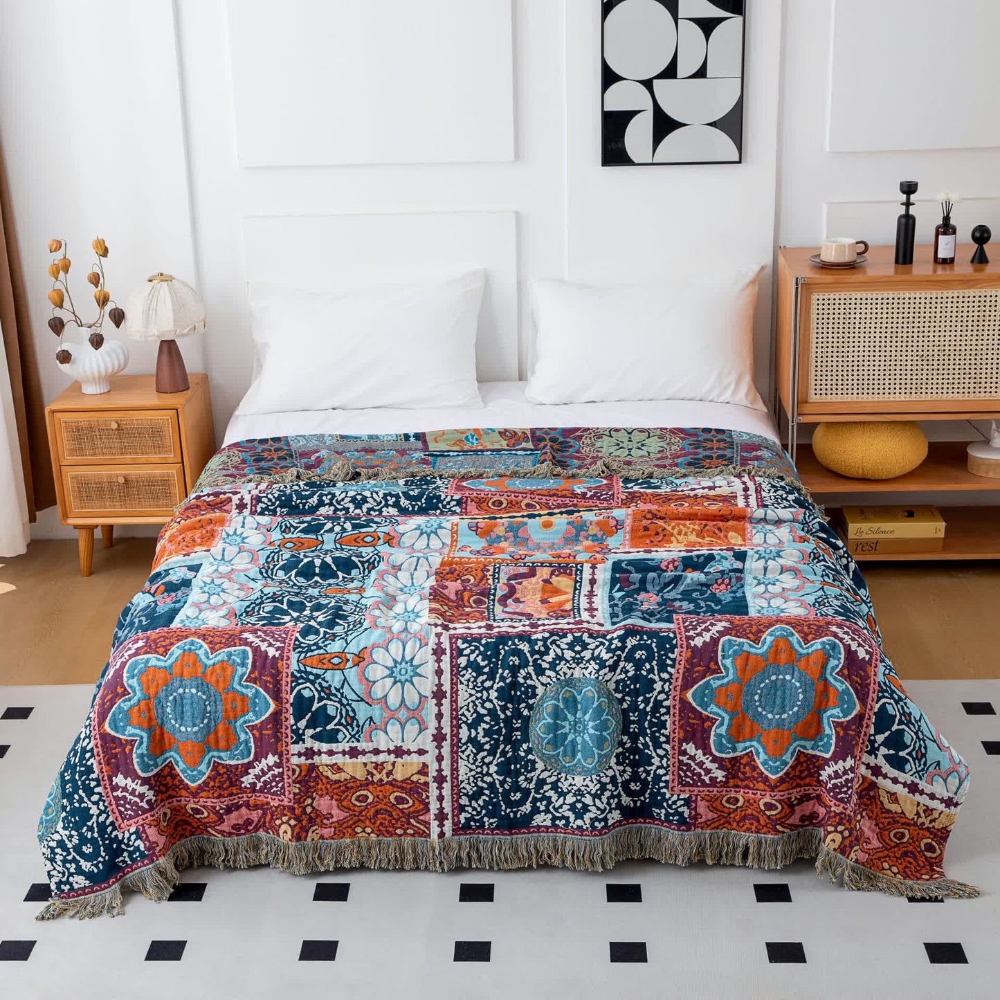 Couette bohème en coton avec pompons réversibles et fleurs bleues