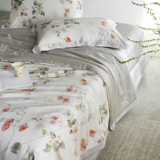 Couverture d'été soyeuse en fibre lyocell avec motif floral fraise
