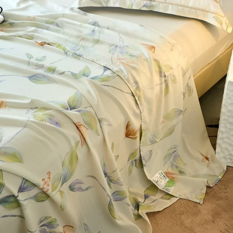 Couverture d'été douce et soyeuse avec un motif floral discret