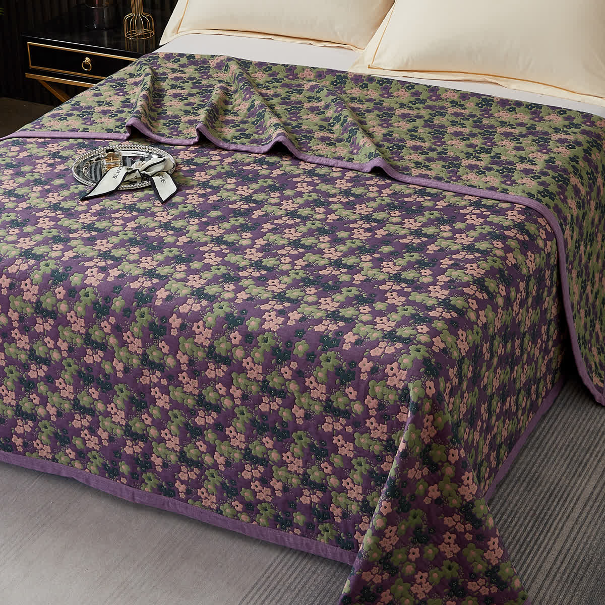 Couette à fleurs de prunier violettes en coton teint en fil