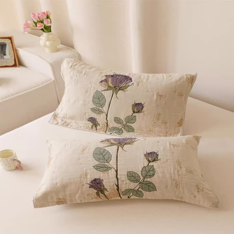 Couette en gaze de coton à motif de roses violettes