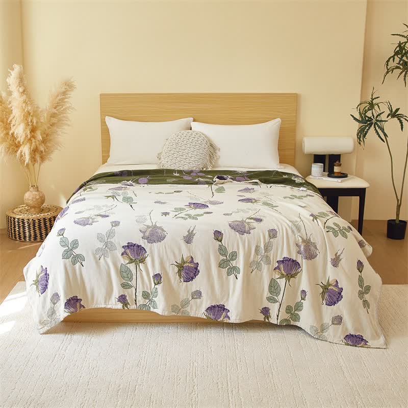 Couette en gaze de coton à motif de roses violettes