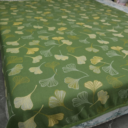 Couverture rafraîchissante d'été en feuilles de ginkgo vertes