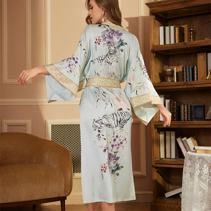 Peignoir kimono oriental à motif floral tigré