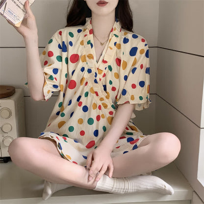 Vêtements de nuit colorés avec manches à volants à pois