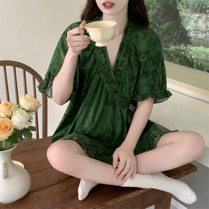 Ensemble pyjama élégant avec manches à volants et motif botanique