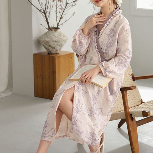 Peignoir kimono violet avec bordure à volants floraux