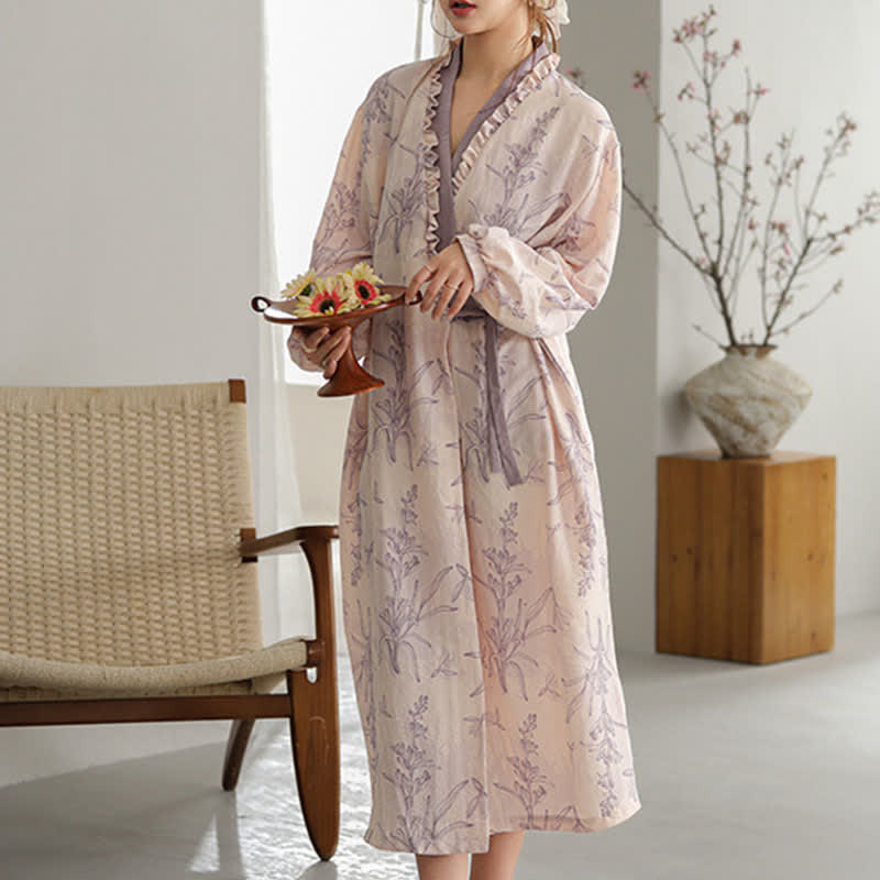 Peignoir kimono violet avec bordure à volants floraux