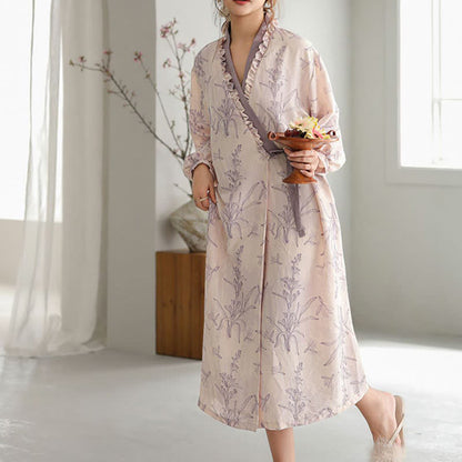 Peignoir kimono violet avec bordure à volants floraux
