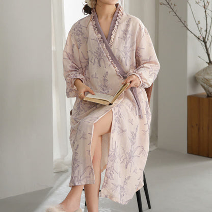Peignoir kimono violet avec bordure à volants floraux