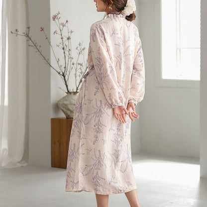 Peignoir kimono violet avec bordure à volants floraux
