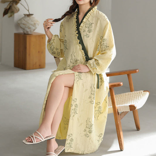 Peignoir kimono à motif rose et bordure à volants